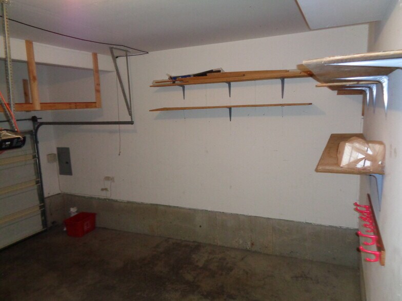 Garage Storage - 17612 SW Bany Rd