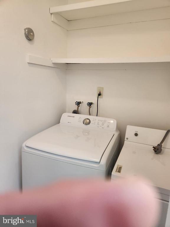 Building Photo - 10224 Dedaker St