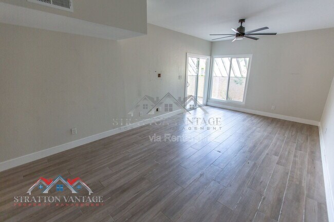 Building Photo - 712 W 14th St