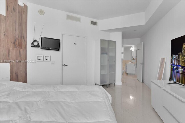 Building Photo - 60 SW 13th St