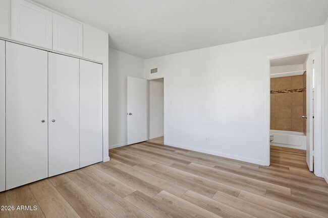 Building Photo - 2428 E La Jolla Dr