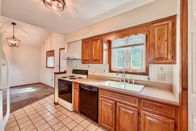 Building Photo - 12182 Heron Dr