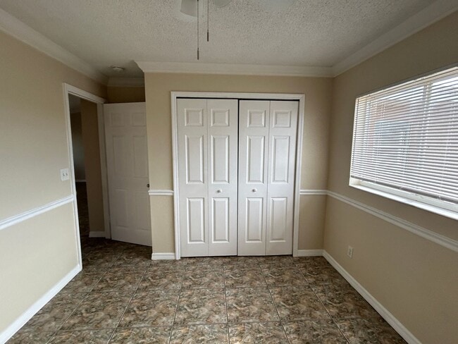 Building Photo - 1716 NE 12th St