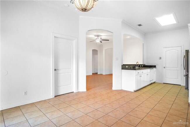Building Photo - 3316 Zoe Ave