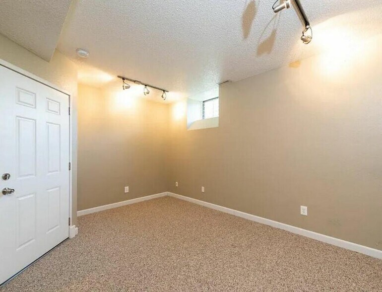 LL bonus room #1 - 1801 10th Ave S