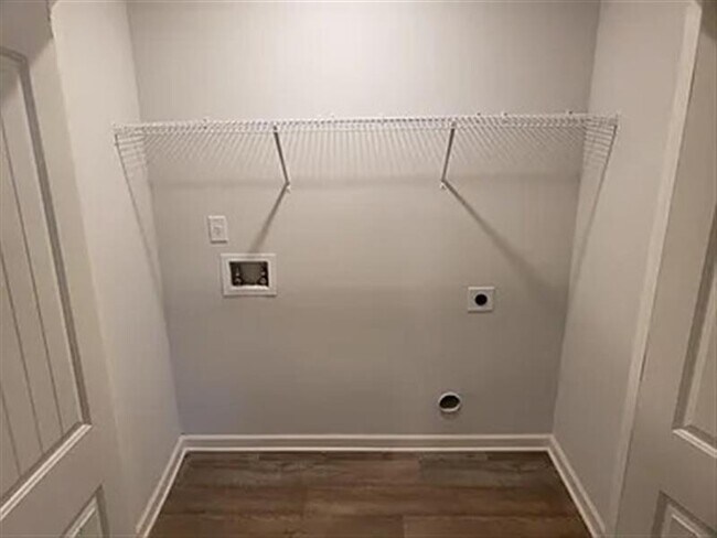 Building Photo - Move in Ready!