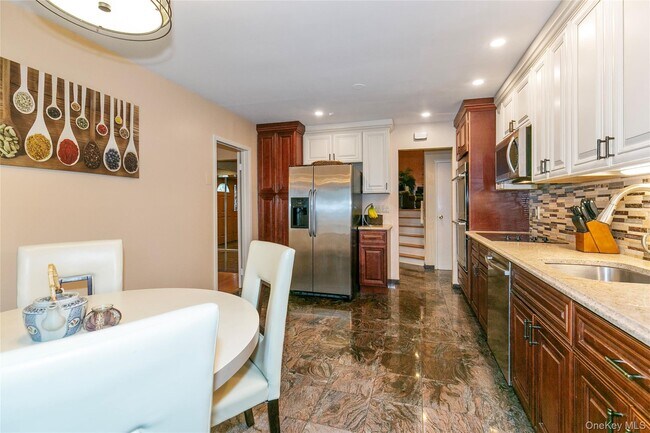 Building Photo - 123 South Dr