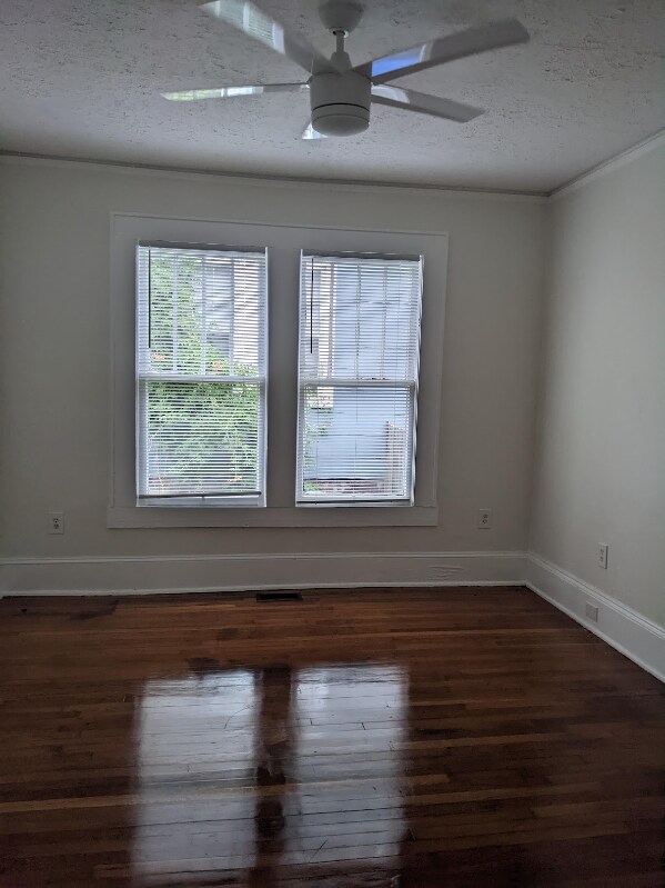 Building Photo - 323 S Hampton Dr