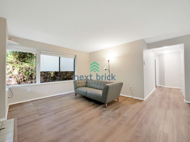 Building Photo - Spacious Private 2 Bed 2 Bath Condo for Rent!