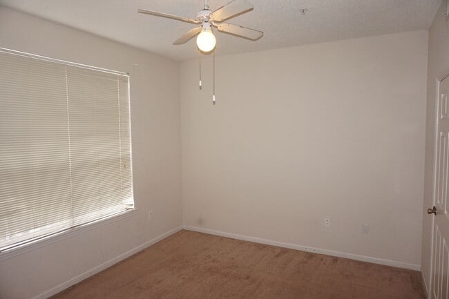 Building Photo - Spacious 2/2 in Plantation Park Close to Theme Parks