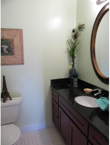 Building Photo - 131 Hawthorne Ave