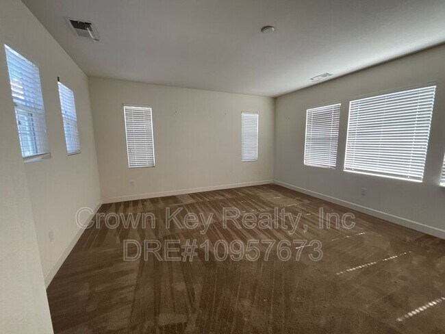 Building Photo - 546 W Campania Way