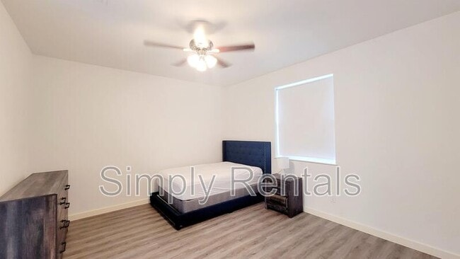 Building Photo - 1711 Sycamore St