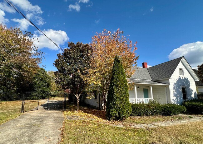 Building Photo - Village of West Greenville home with a large fenced yard!