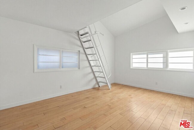 Building Photo - 2100 Abbot Kinney Blvd