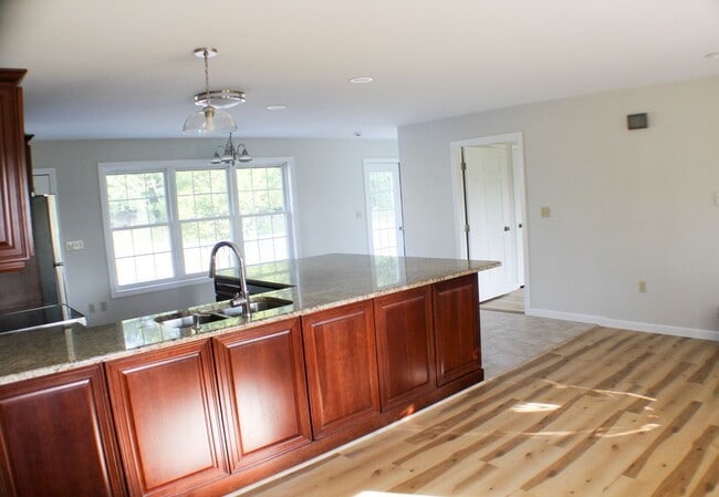 Building Photo - 53 Carpenter