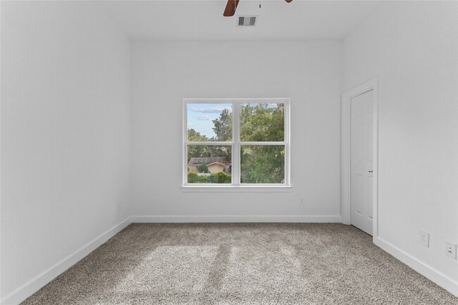Building Photo - 7805 Farnsworth St