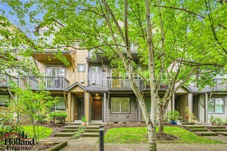 Building Photo - Modern 2-Bedroom Townhome with Garage & Private Deck
