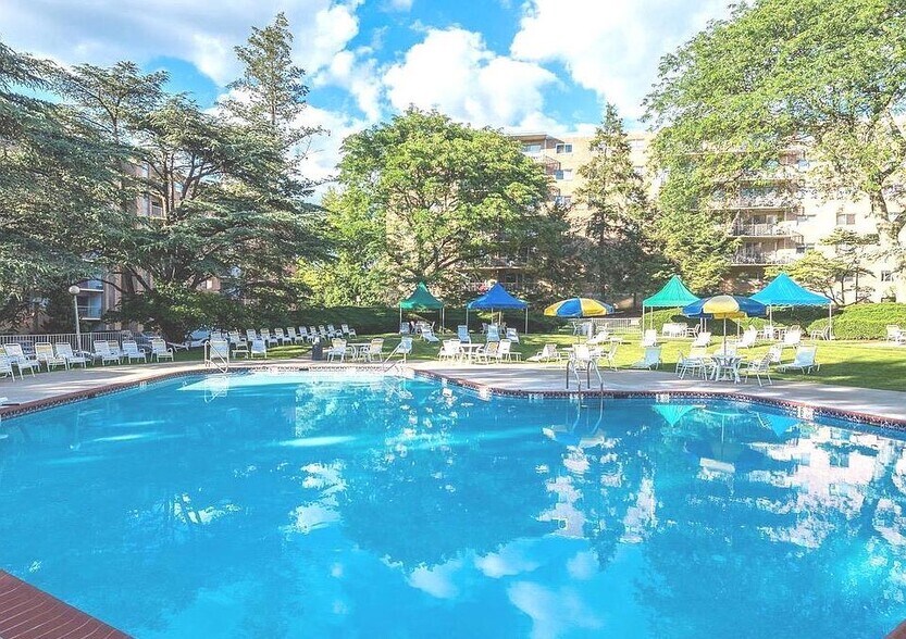 Pool - 100 West Ave