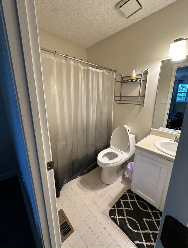 Building Photo - Room in Townhome on Mill Stone Dr