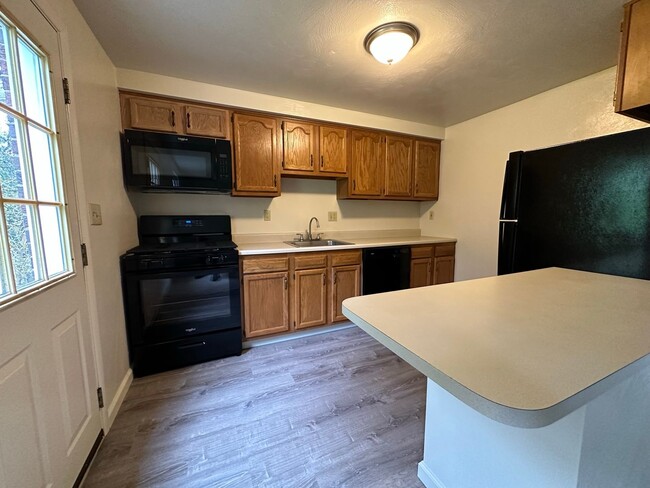 Primary Photo - Wonderful Two Bedroom Townhouse in Plum! P...