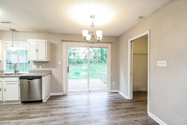 Building Photo - 9000 Oren Thompson Rd