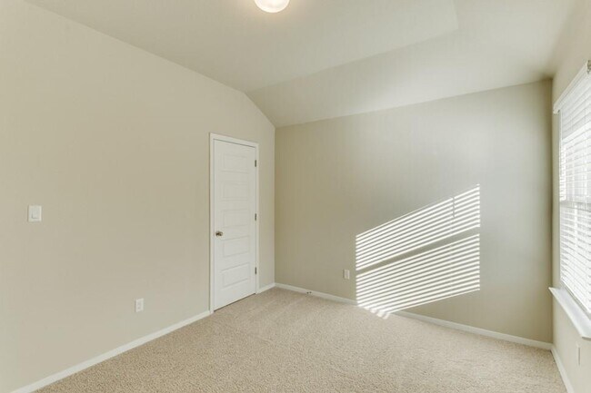 Building Photo - 412 Delta Crst