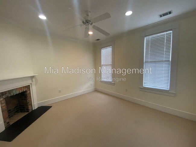 Building Photo - 302 E 33rd St