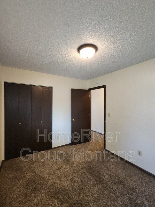 Building Photo - 2111 S 4th St W