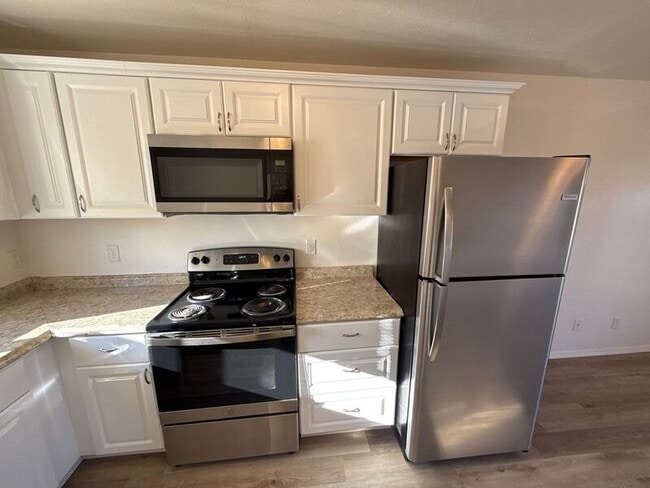 Building Photo - 3357 Portland Rd NE