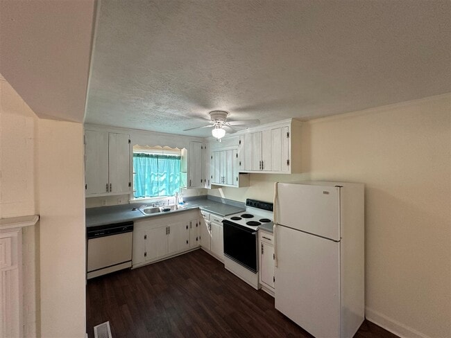 Building Photo - 1021 Roselawn Way