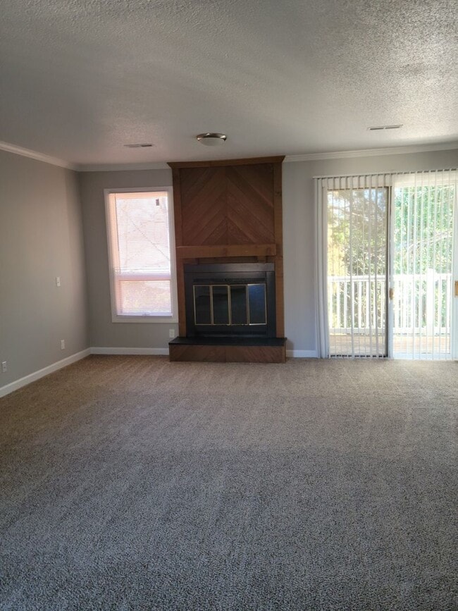 Building Photo - Coming Soon.....Large 2 Bedroom 2 Bath Condo in the Forest Oaks Community!!