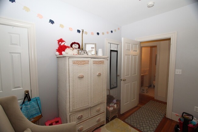 Building Photo - 31 Linden Pl