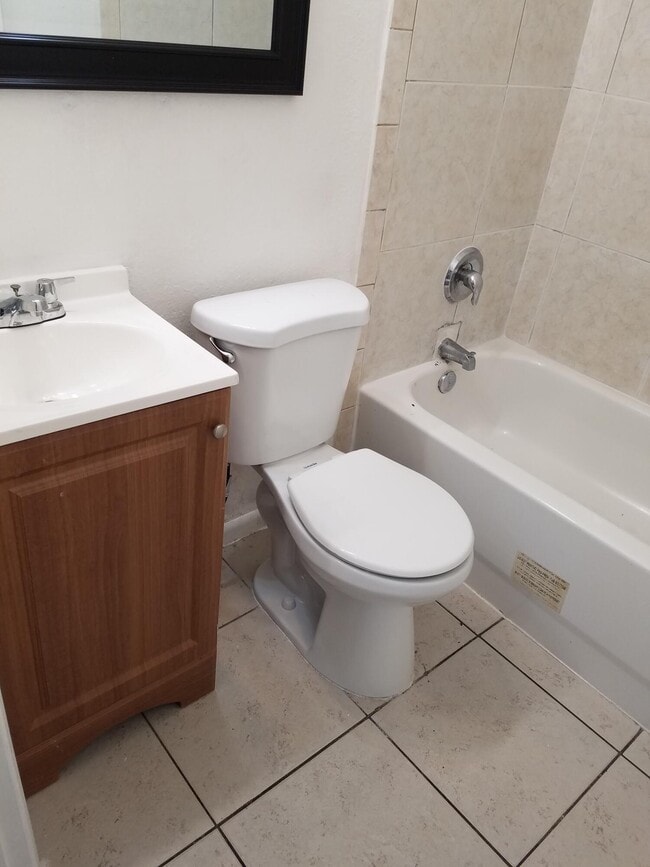 Building Photo - 2009 Division Ave