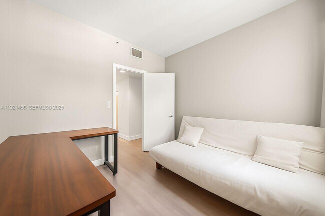 Building Photo - 429 Poinciana Island Dr