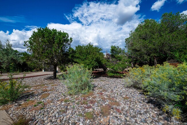 Building Photo - NEW MOVE-IN SPECIAL! Vibrant Home Off Rode...