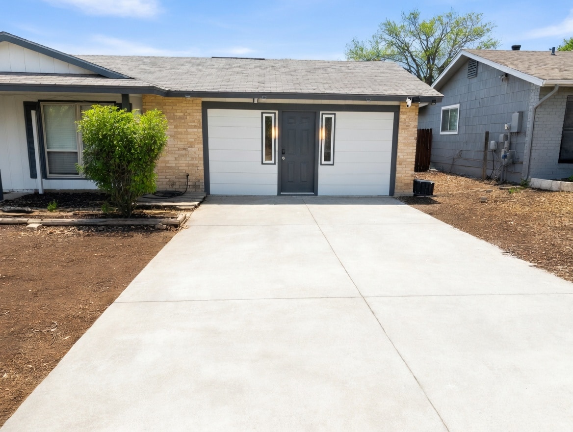 Building Photo - 8403 Glen Echo