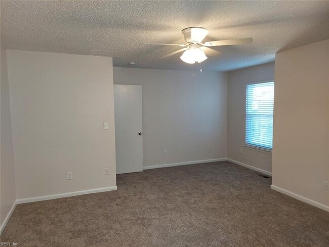 Building Photo - 637 Ridge Cir
