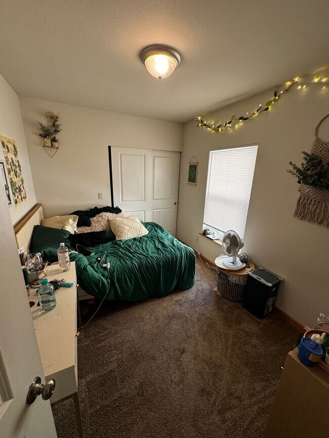 Building Photo - PRELEASING for Early September 2025! 6 bed...