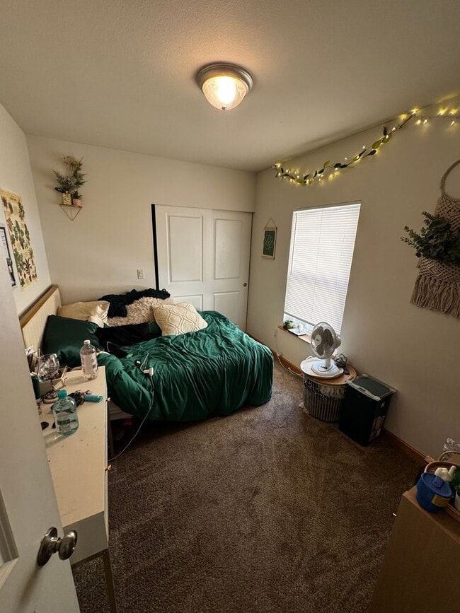 Building Photo - PRELEASING NOW! 6 bed/2 bath House! Walking Distance to WWU!