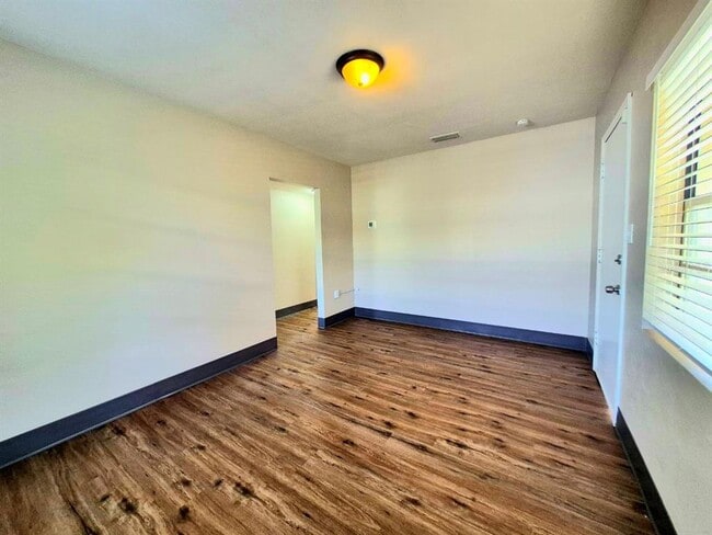 Building Photo - 1725 W Arch St