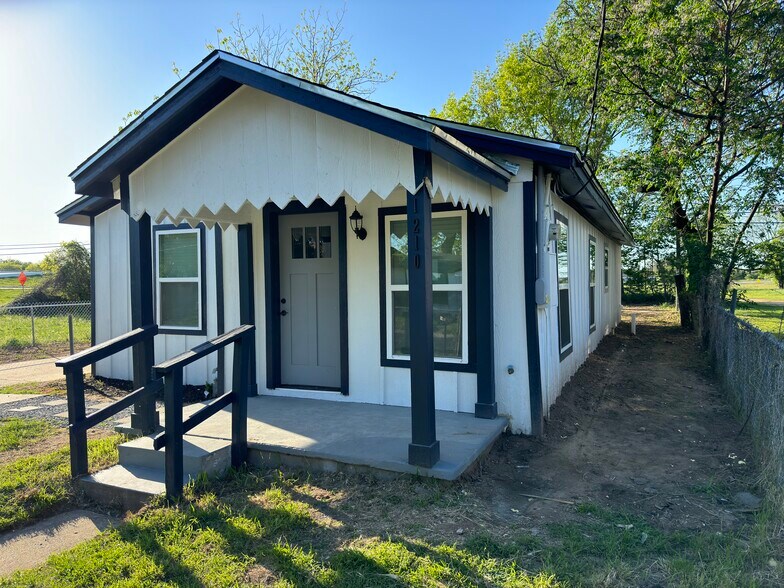 Building Photo - 1210 Southey St