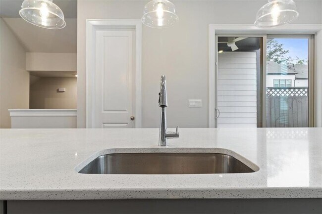 Building Photo - 1505 Slopeside Loop SE