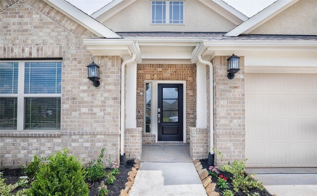 Building Photo - 8726 Fairbrook Dr