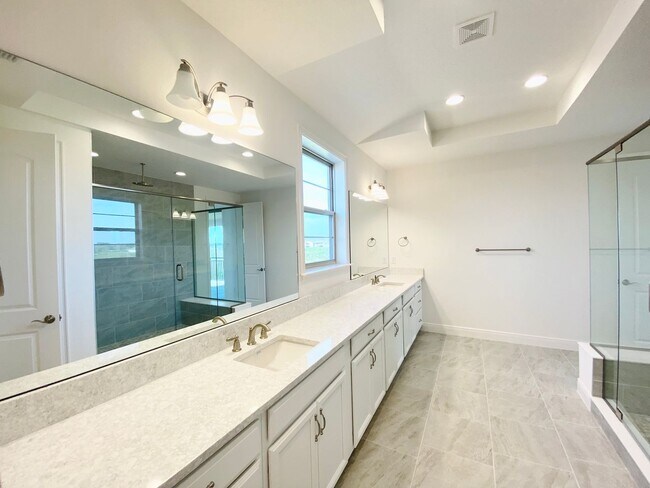 Building Photo - Luxury house for rent
