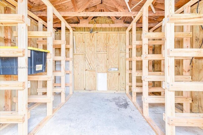 Building Photo - 5804 SW 116th Ave