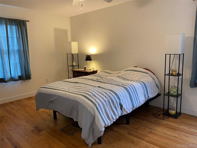 Building Photo - 27 N Main St