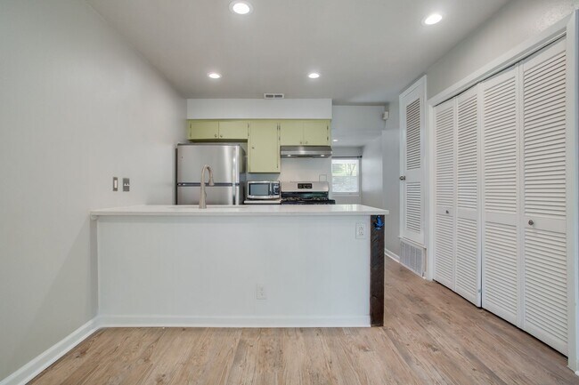 Building Photo - 2300 Trailside Dr