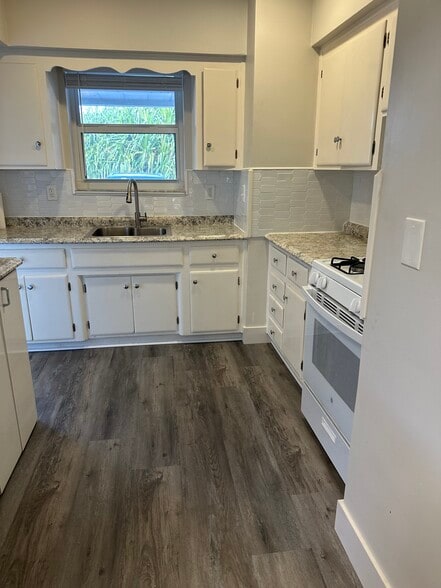 Building Photo - 13155 Emerald Dr