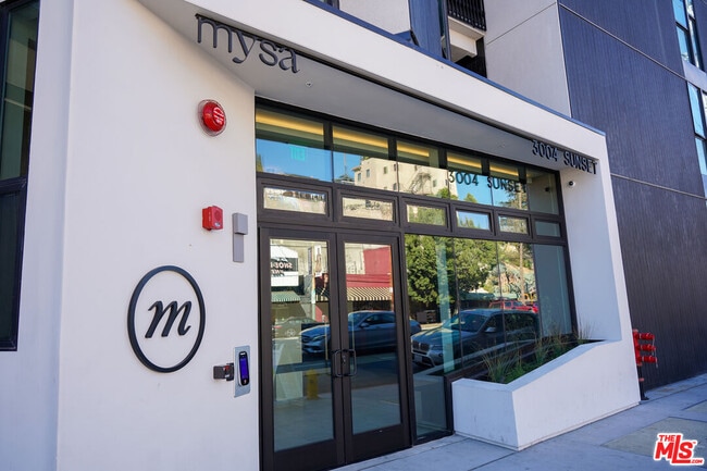 Building Photo - 3004 Sunset Blvd